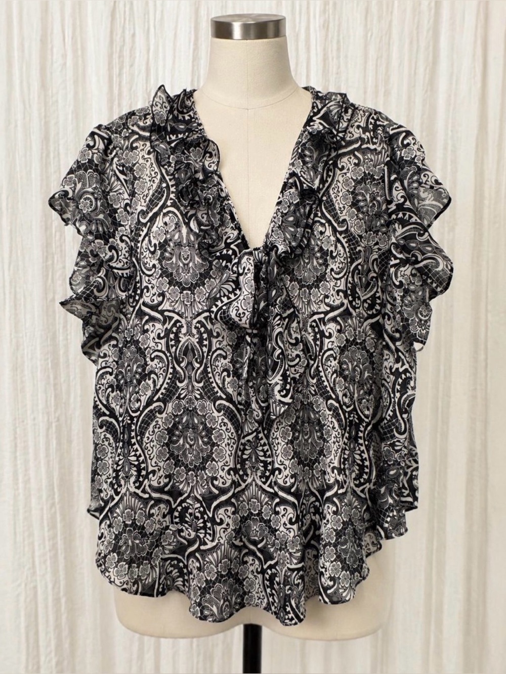 Elegant Black and White Ruffled Patterned Women's Top
